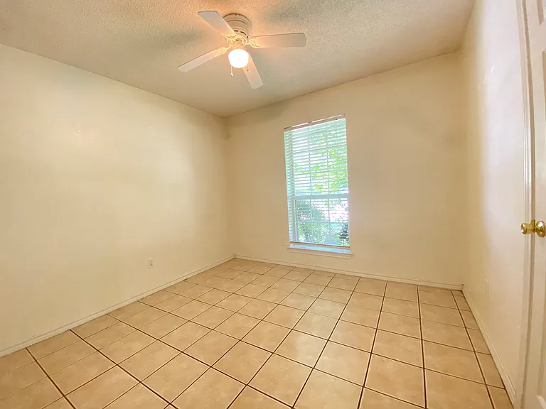224 Los Angeles Dr — Photo 16