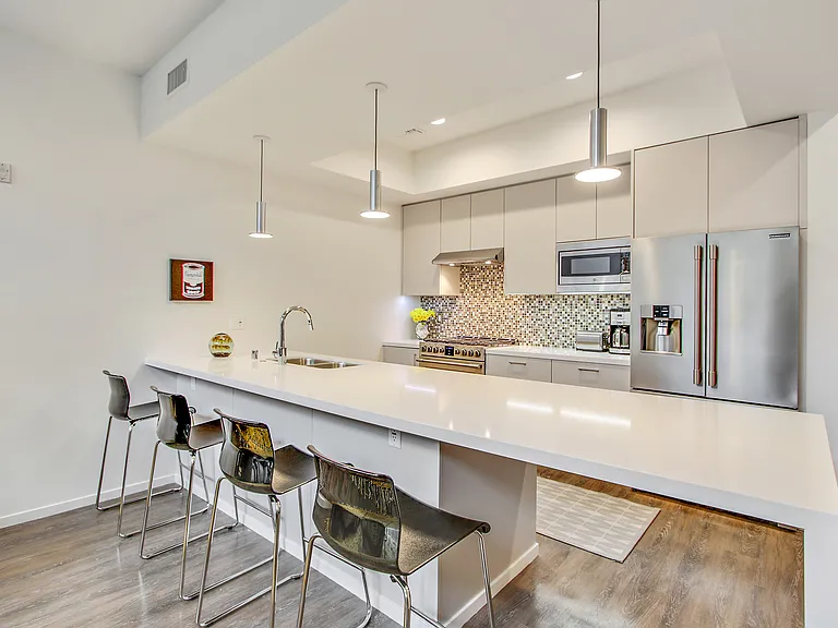 1342 N Hayworth Ave #103 — Photo 4
