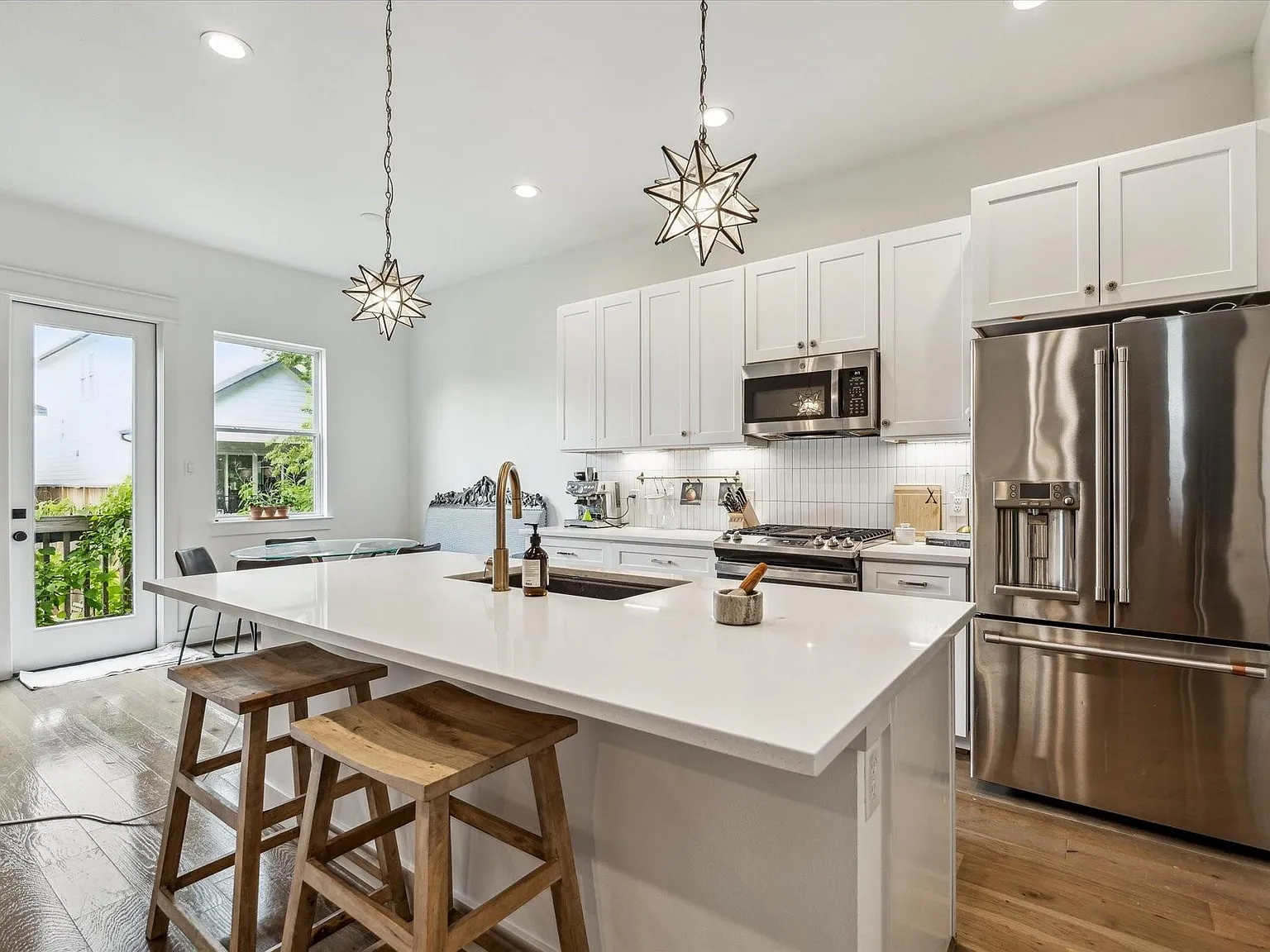 3 bed, 2.5 bath, 1896 sqft, $3,500 — Photo 3
