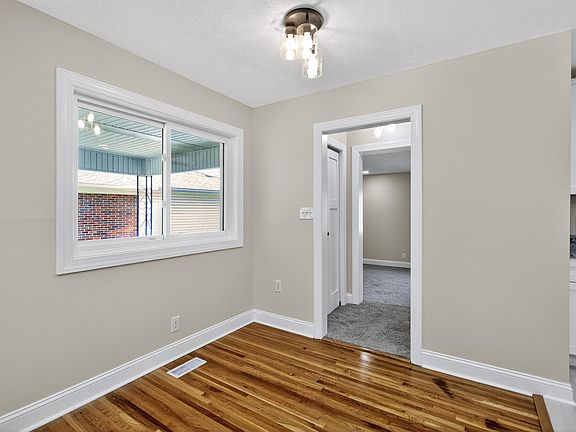 5th image of 312 Forest Ave