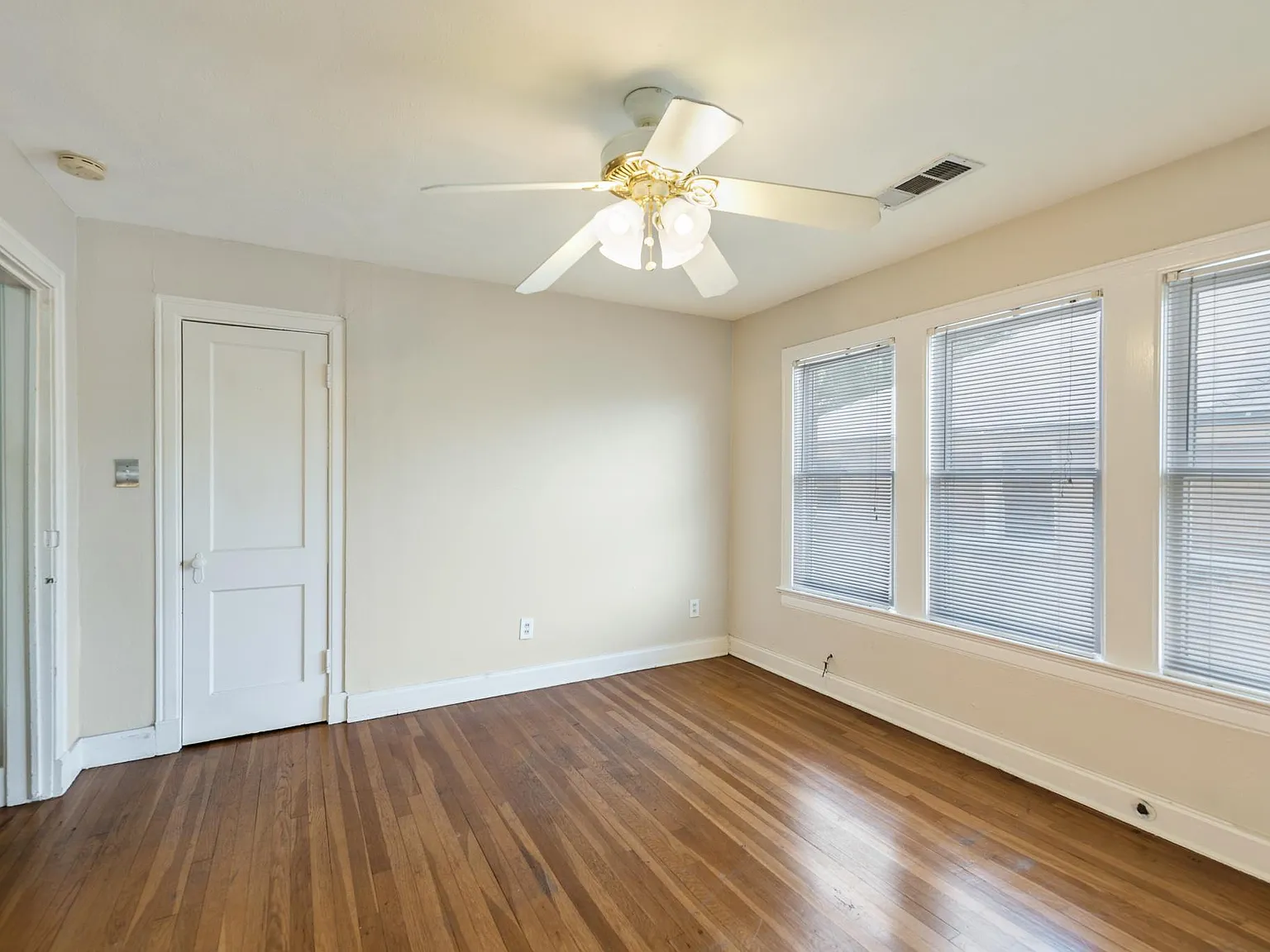 2 bed, 1200 sqft, $1,895 — Photo 2