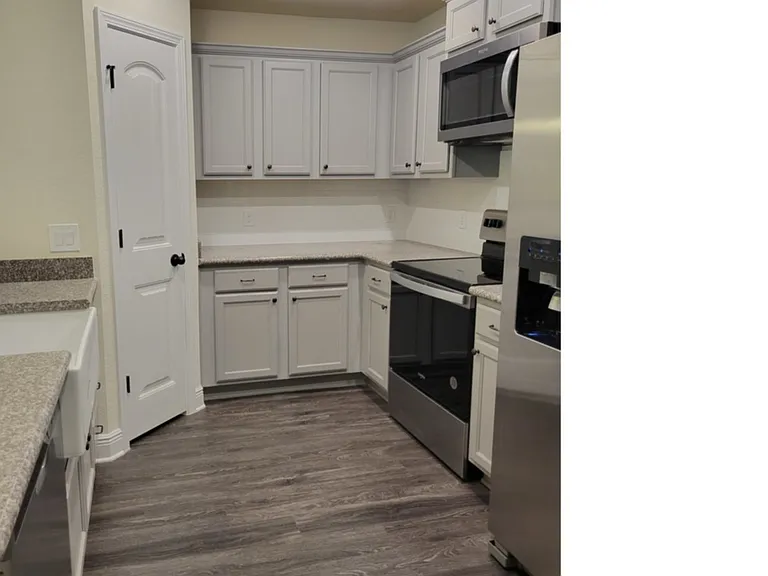 5061 Peach Dr — Photo 3