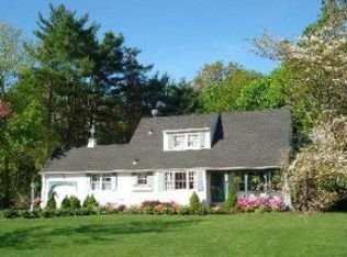 33 Carnegie Ave, Huntington, NY 11743