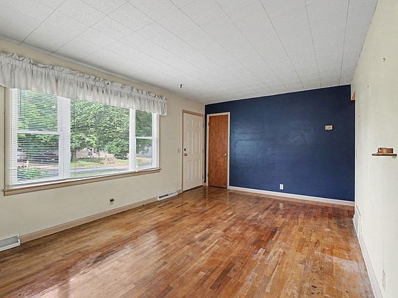3rd image of 1332 Colgrove Ave