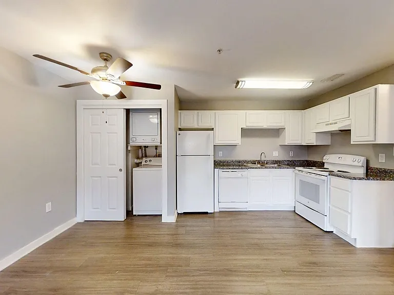 Hill Country Apartments — Photo 43