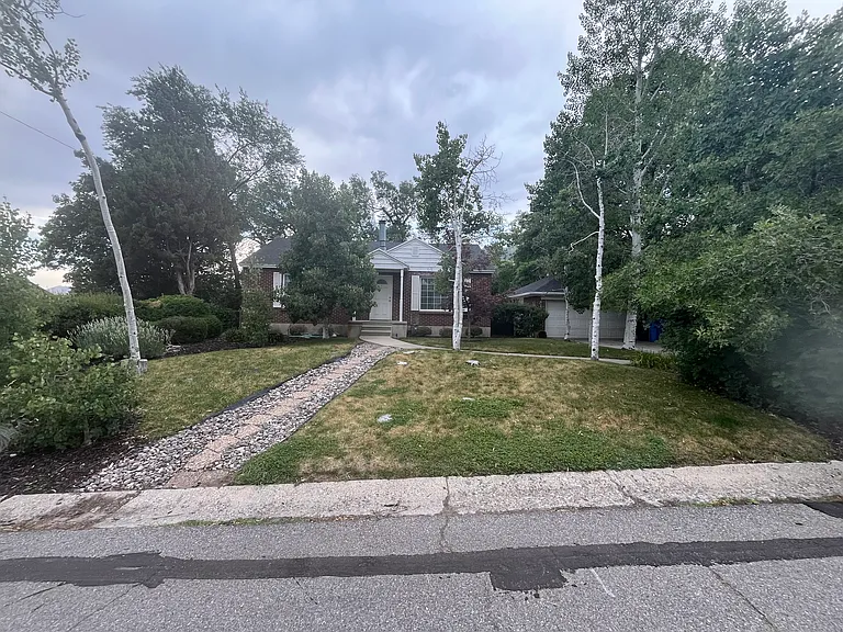 2757 E Kenton Dr — Photo 2