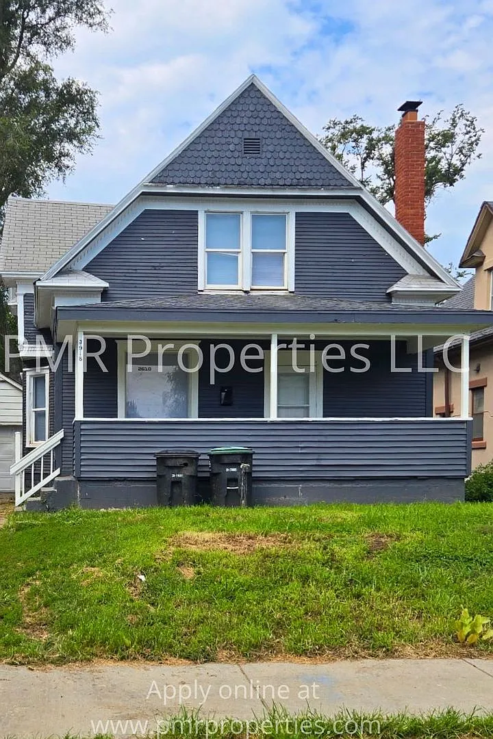 3 Bedrooms / 1 Bathroom House — Photo 1