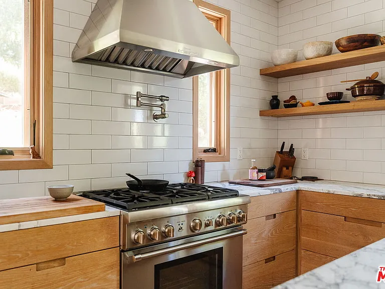 1149 Old Topanga Canyon Rd — Photo 16