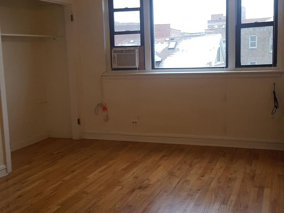 Top floor unit in elevator building, AC can be rented for $1