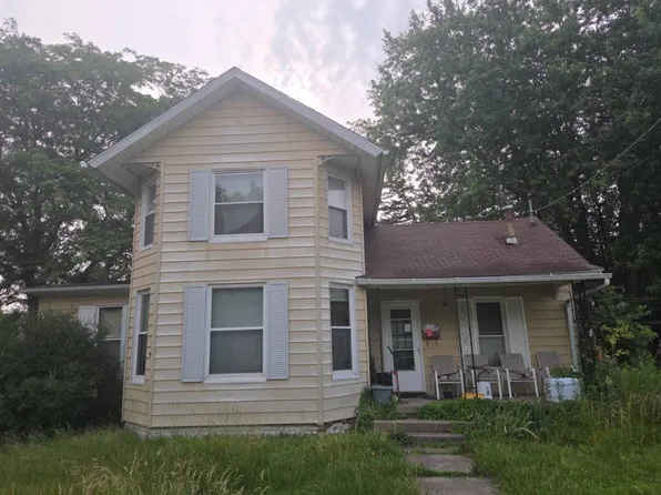 1611 Clifford St, Muscatine, IA 52761