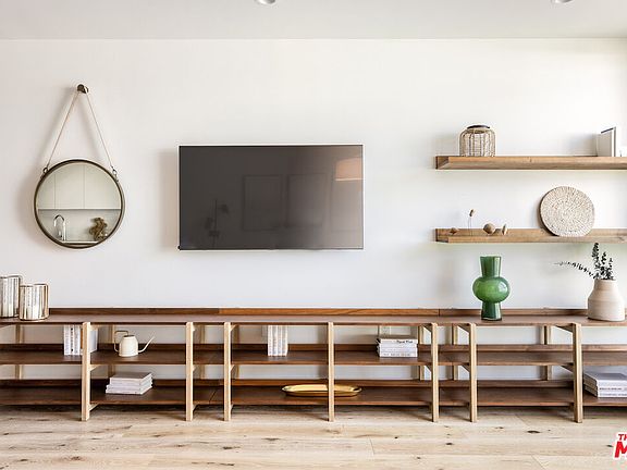 5th image of 724 N Croft Ave #104