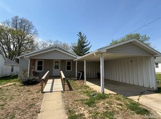 423 S Locust St, Brownstown, IL