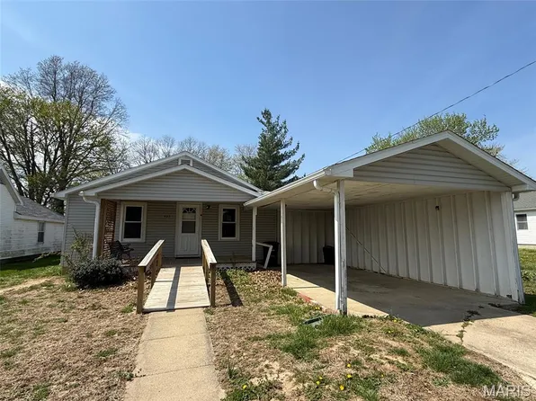 423 S Locust St, Brownstown, IL 62418