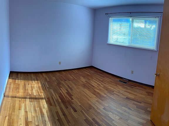 5th image of 1085 NE Wilshire Dr