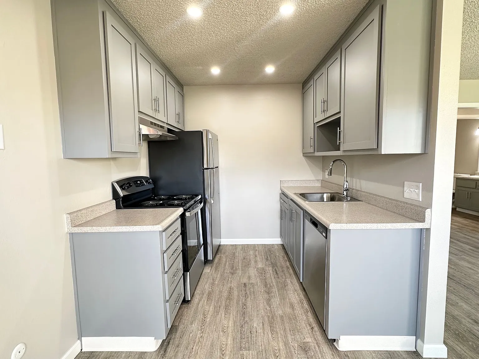 Sahara Apartments — Photo 1