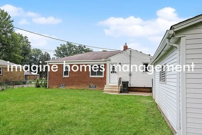 1952 Miriam Ave — Photo 13