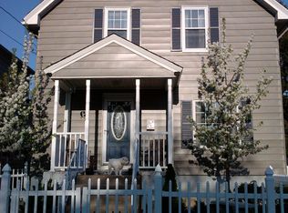 697 Academy Ave, Providence, RI 02908