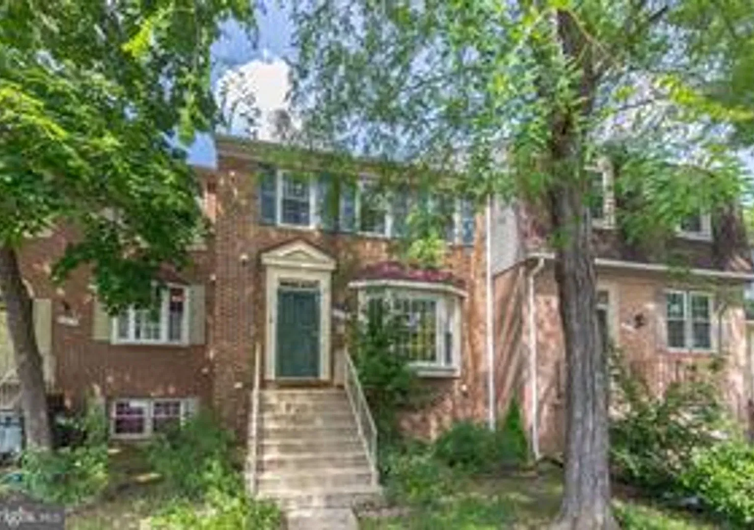 Welcome to an elegant three level townhome in the peaceful Hayfield View community! — Photo 1