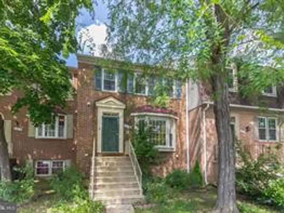 7512 Amesbury Ct