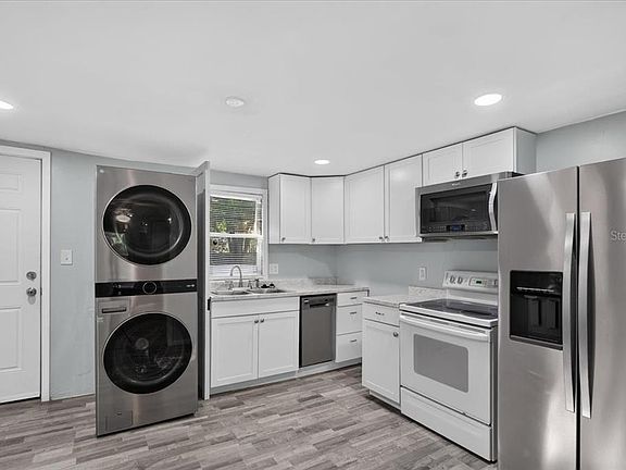 5th image of 1315 NE 3RD AVENUE