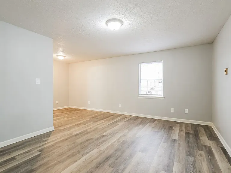 River Valley Apartments — Photo 35