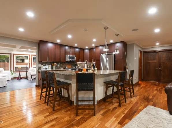 1038 Highland Pl, Bismarck, ND 58501