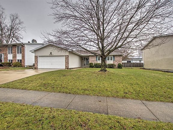 3rd image of 892 S Jefferson Dr