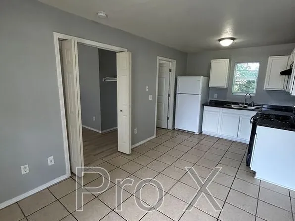 1414 Powell St APT 101, Springdale, AR 72764