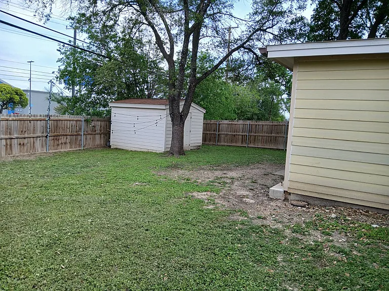 8414 Republic Dr — Photo 12