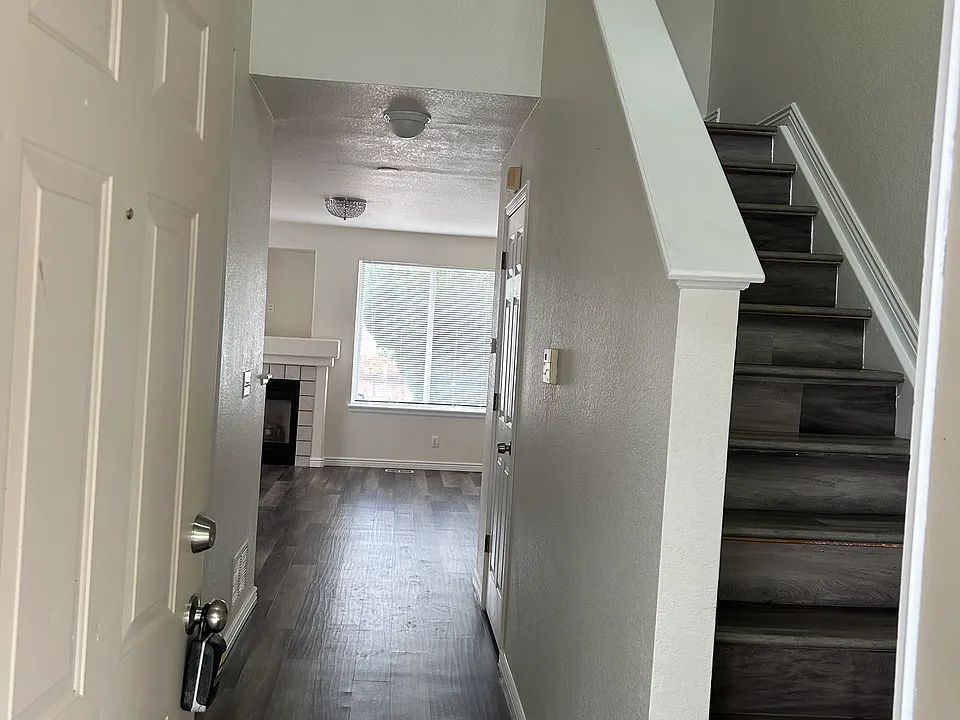 1265 S Zeno Cir