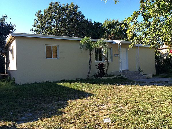 1st image of 1090 NE 159th St