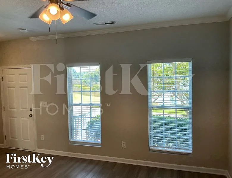 3 bed, 2.5 bath, 1525 sqft, $1,715 — Photo 2