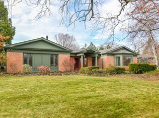 7905 N Links Cir, Milwaukee, WI 53217