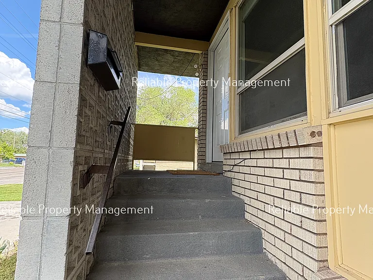 1056 Garfield St — Photo 2