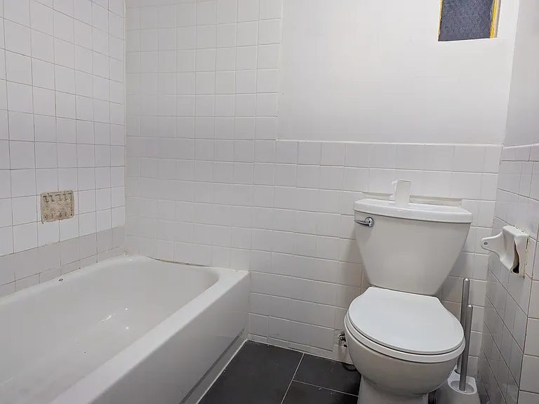 137 W 28th St #3R — Photo 5