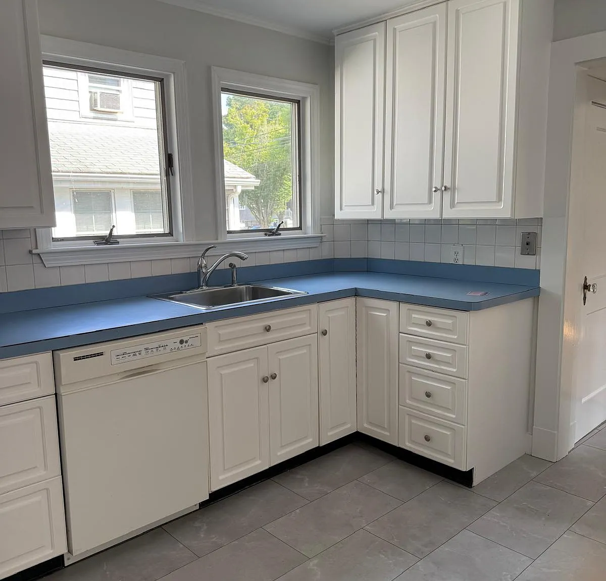 3 bed, 1.5 bath, 1300 sqft, $3,650 — Photo 3