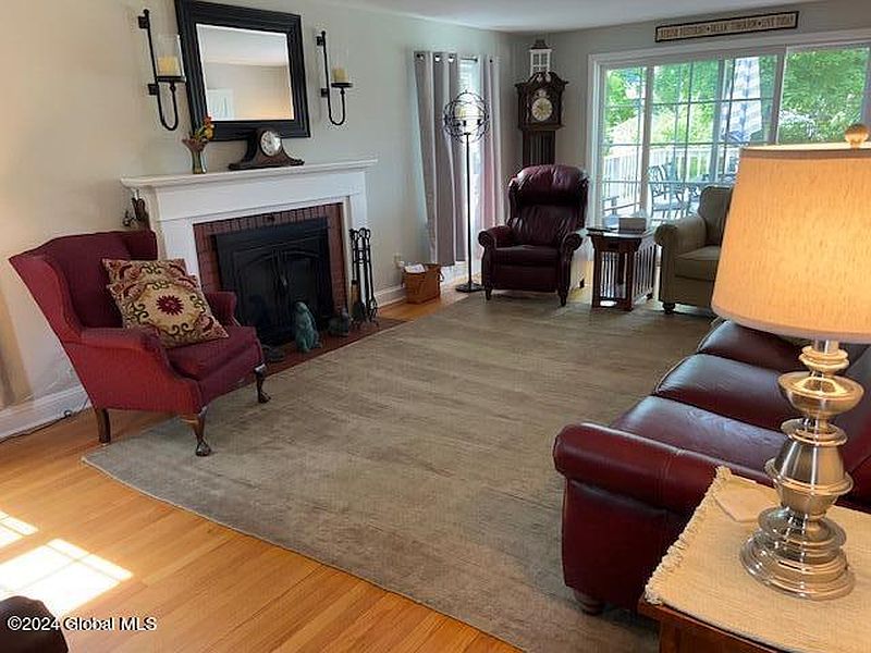 4th image of 517 Glen Avenue