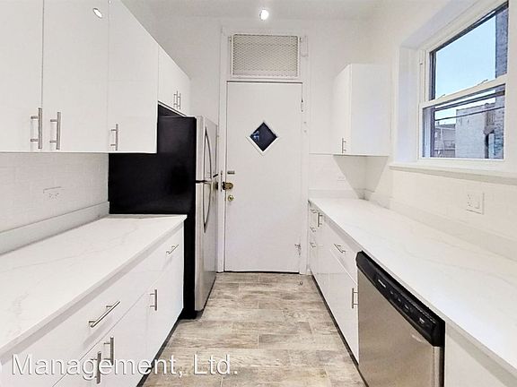 5th image of 740 W Aldine Ave APT 1W