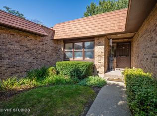 4020 Dundee Rd, Northbrook, IL 60062