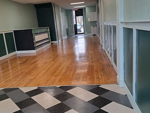 2nd image of 21932 Lakeshore Blvd