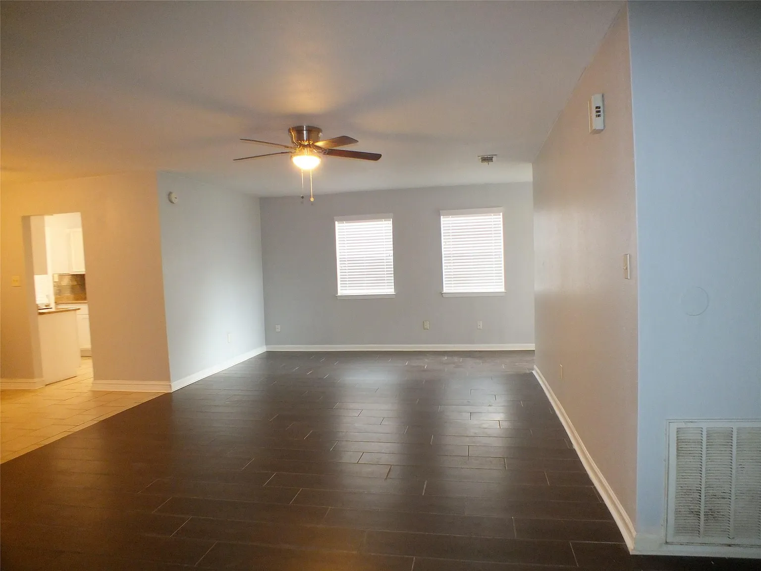 3 bed, 2.0 bath, 1293 sqft, $1,450 — Photo 2