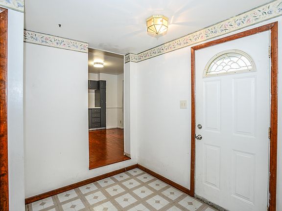 3rd image of 523 Snow Ave