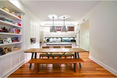 Rented by La Seven Inc.
