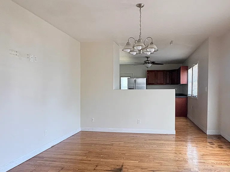 300-302 Lexington St #1 — Photo 3
