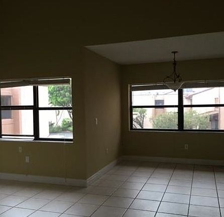 5th image of 685 W Park Dr