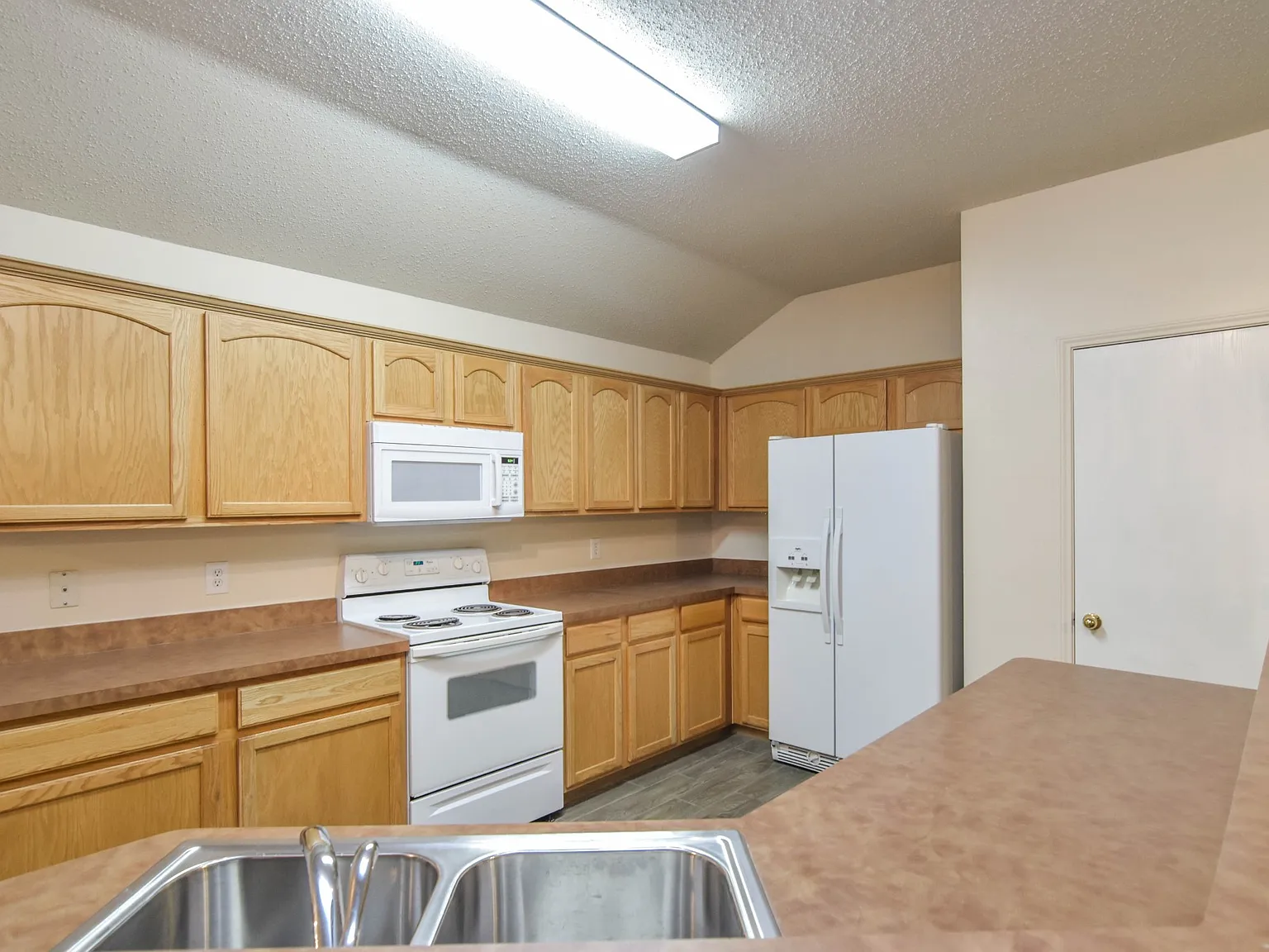 3 bed, 1666 sqft, $2,150 — Photo 4