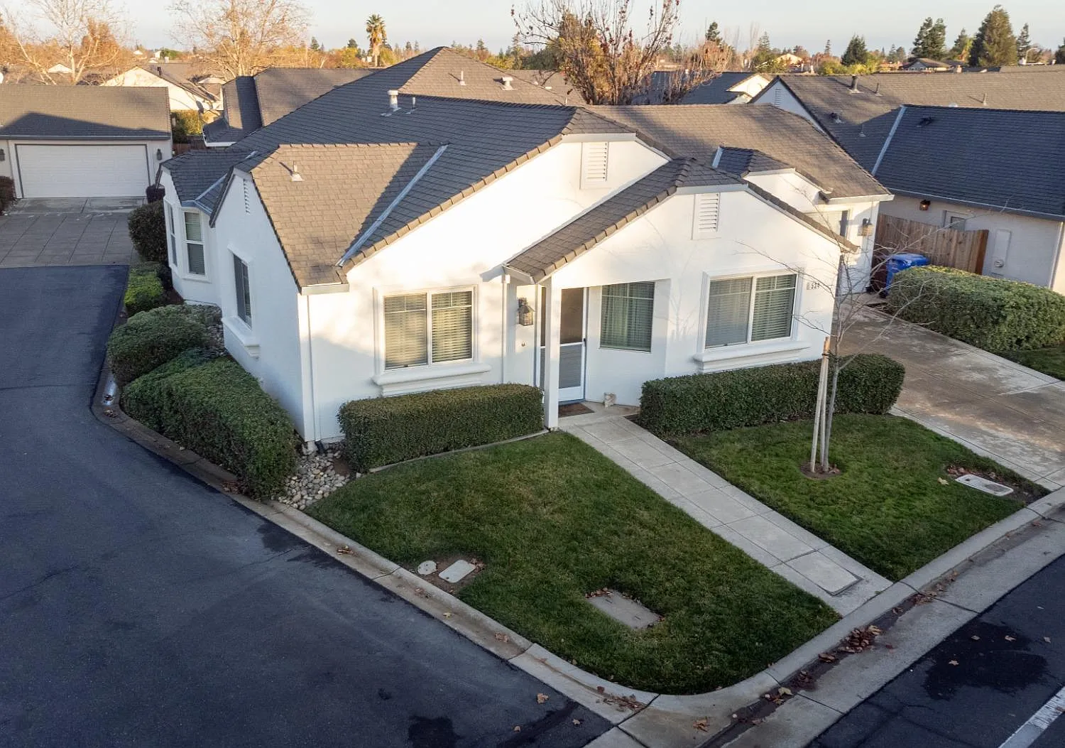 534 Village Dr photo 1