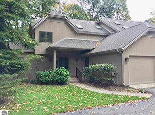 700 Fairways Dr APT 9, Harbor Springs, MI 49740