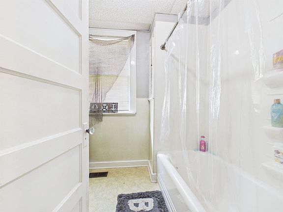 5th image of 804-804 1/2 Lincoln Pl