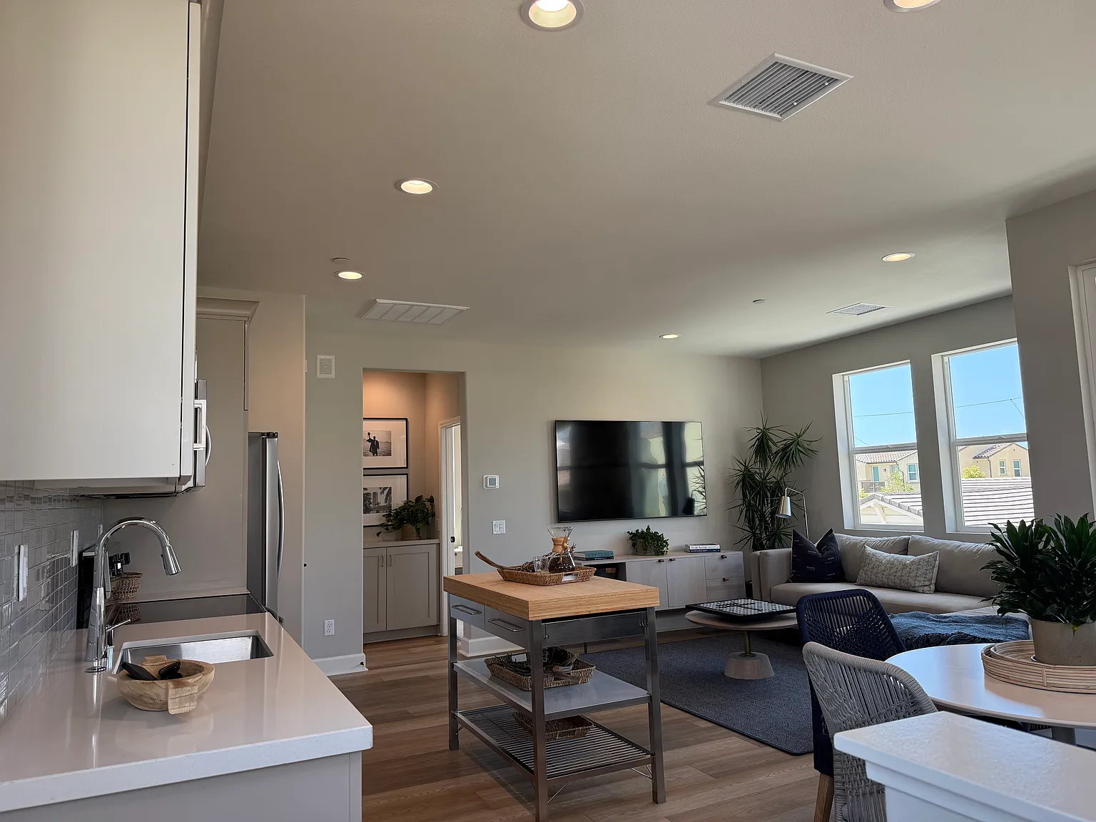 1 bed, 780 sqft, $2,700 — Photo 1